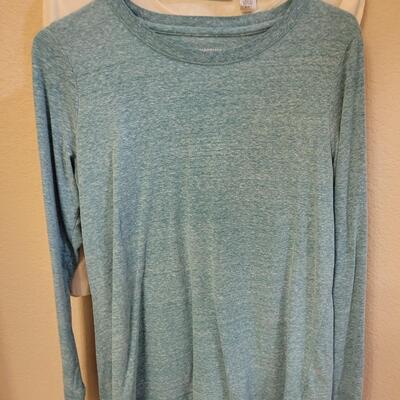 Lot 239: Ladies Long Sleeve Shirts (5)