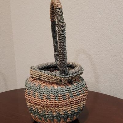 Lot 252: Handmade Basket