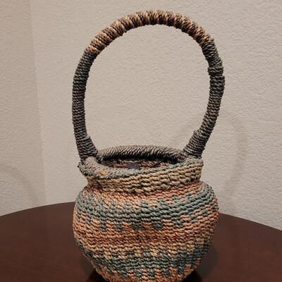 Lot 252: Handmade Basket
