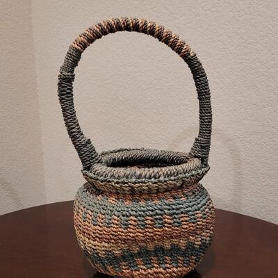Lot 252: Handmade Basket