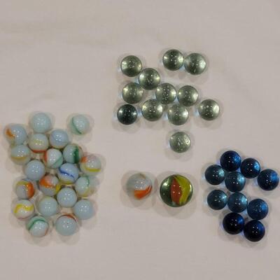 Lot 257: Vintage Marbles
