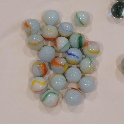Lot 257: Vintage Marbles