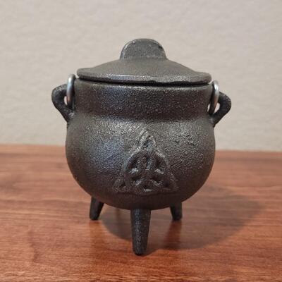 Lot 265: Mini Cauldron 
