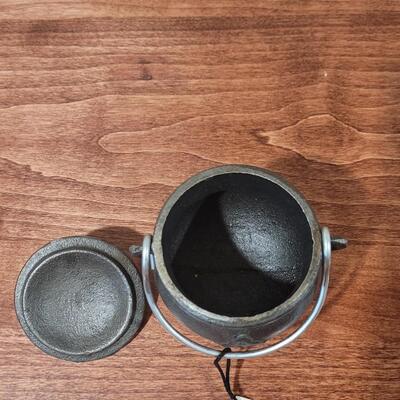 Lot 265: Mini Cauldron 