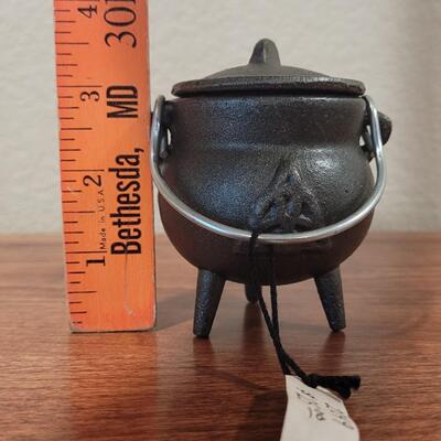 Lot 265: Mini Cauldron 