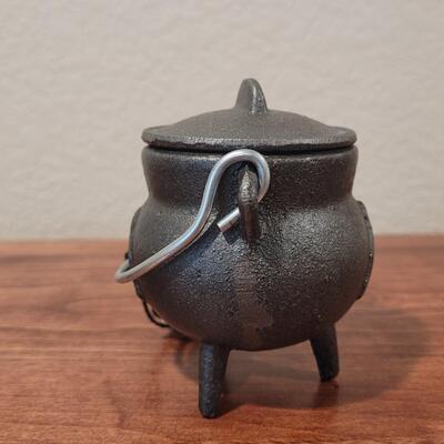 Lot 265: Mini Cauldron 