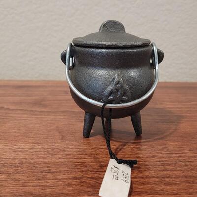 Lot 265: Mini Cauldron 
