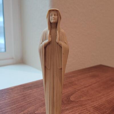 Lot 266: Lady Figure 6"