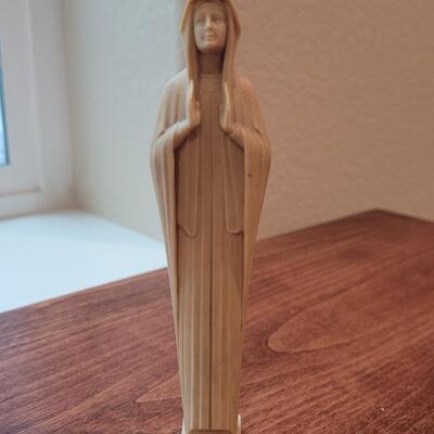Lot 266: Lady Figure 6"