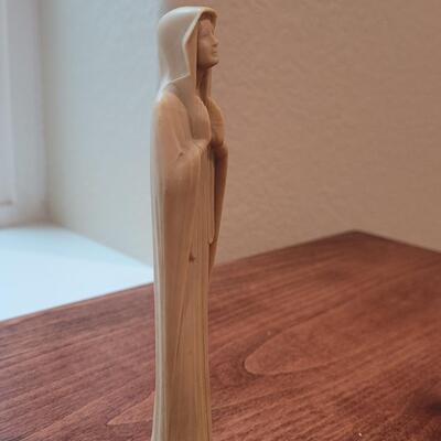 Lot 266: Lady Figure 6"