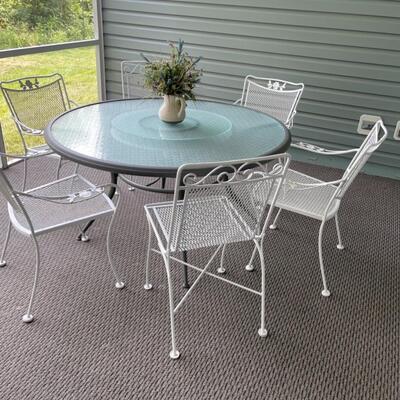 429 8 pc Outdoor Table and Chair Set With Light Green Umbrella and Stand 