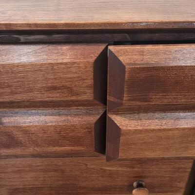 Lot 271: Dresser (tall)