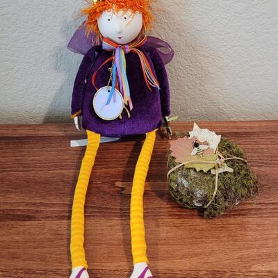 Lot 278: Fairy and Wrapped Mossy Bee Stone