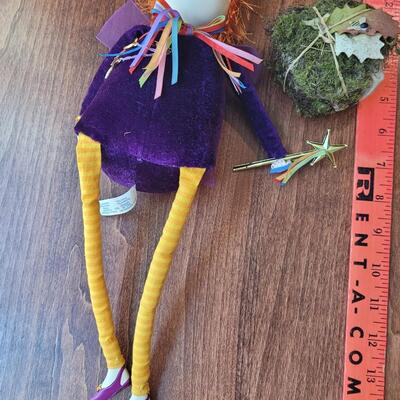 Lot 278: Fairy and Wrapped Mossy Bee Stone