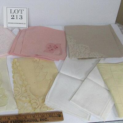 Lot of Misc Vintage Cloth Placemats and Cloth Napkins, Read description