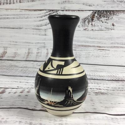 Navajo Native American Lightning black and white clay pot