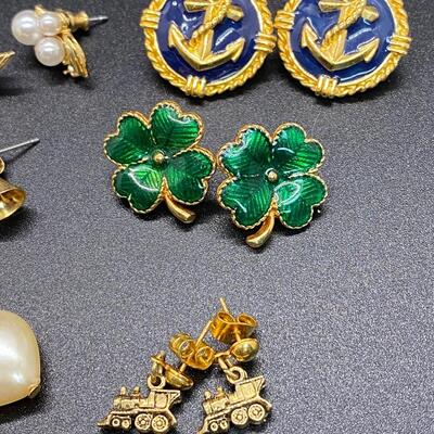 7 Pairs of Goldtone Earrings