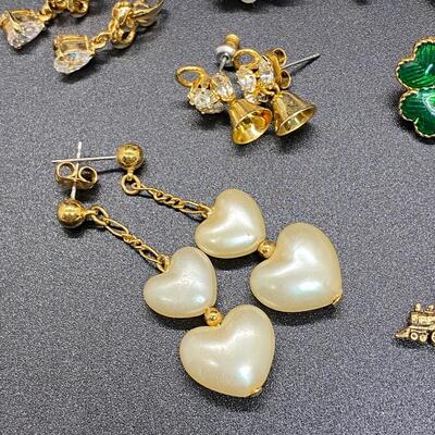 7 Pairs of Goldtone Earrings