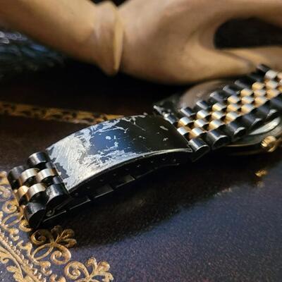 Lot 295: Vintage JULES JURGENSEN Quartz Watch UNISEX Needs Battery 