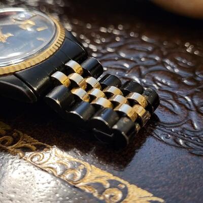 Lot 295: Vintage JULES JURGENSEN Quartz Watch UNISEX Needs Battery 