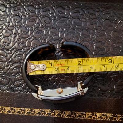 Lot 296: Ladies Clasp Watch w/ Tortoise Shell Style Band Needs Battery 