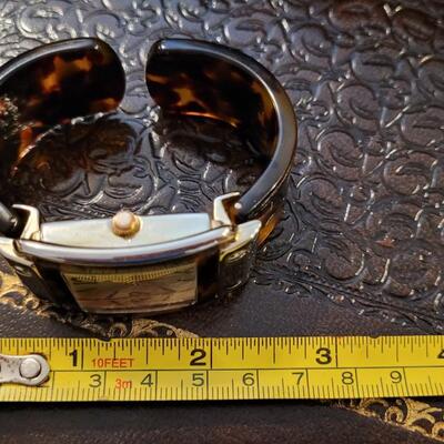 Lot 296: Ladies Clasp Watch w/ Tortoise Shell Style Band Needs Battery 