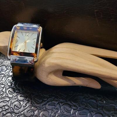 Lot 296: Ladies Clasp Watch w/ Tortoise Shell Style Band Needs Battery 