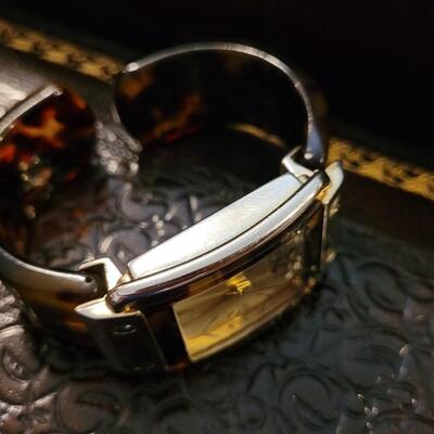 Lot 296: Ladies Clasp Watch w/ Tortoise Shell Style Band Needs Battery 