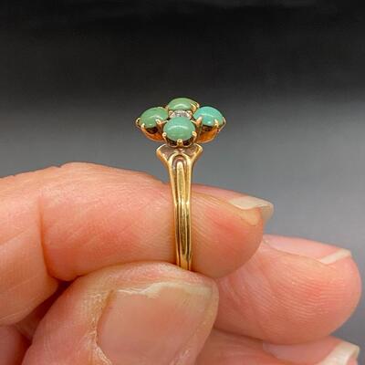 Vintage Green Jade Cabochon Flower 14k Yellow Gold Ring