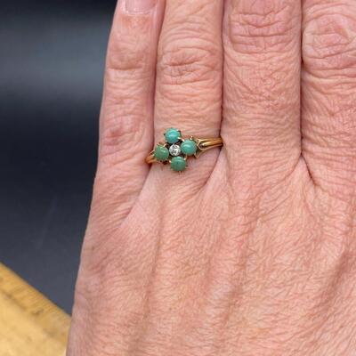 Vintage Green Jade Cabochon Flower 14k Yellow Gold Ring