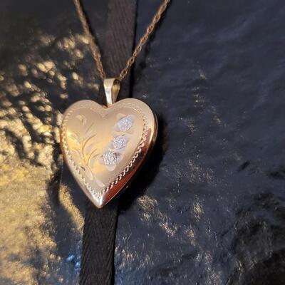 Lot 299: Vintage Gold Plated Lover's Locket and Necklace 