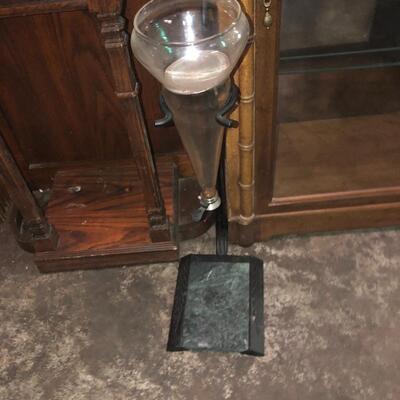 Vintage wine aerator/fermenter with strainer