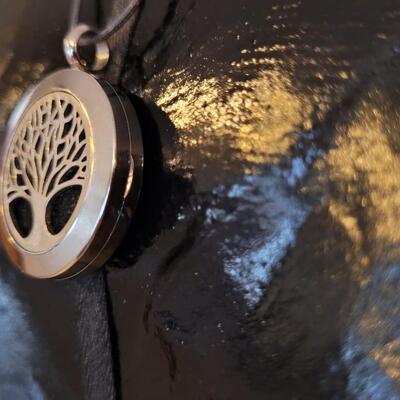 Lot 307: Vintage Sterling Silver Necklace w/ Silver Tone Tree Family Locket 