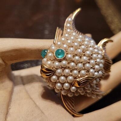 Lot 308: Vintage CINER Designer Fish Fashion Pin Brooch