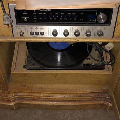 Vintage Magnavox stereo/record player console