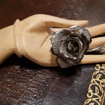 Lot 311: Vintage Costume Jewelry Rose Silver Tone Pin Brooch