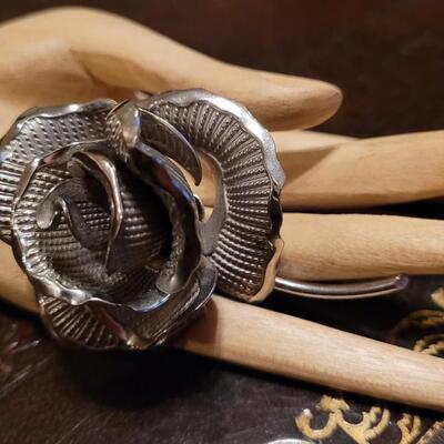 Lot 311: Vintage Costume Jewelry Rose Silver Tone Pin Brooch