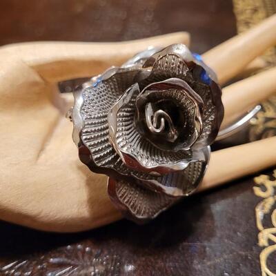 Lot 311: Vintage Costume Jewelry Rose Silver Tone Pin Brooch