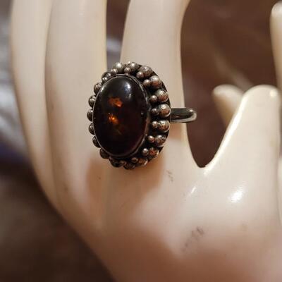 Lot 313: Vintage Sterling Silver AMBER w/ Inclusions Ring