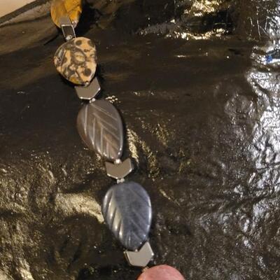 Lot 330: 24" Multicolored Stone Leaf Necklace