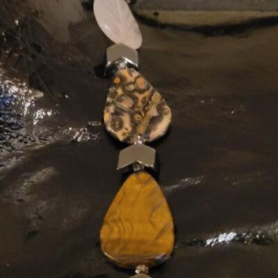 Lot 330: 24" Multicolored Stone Leaf Necklace