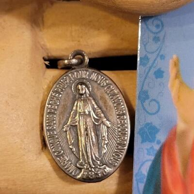 Lot 332: Religious Medals/Pendants