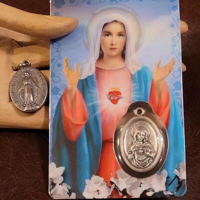 Lot 332: Religious Medals/Pendants