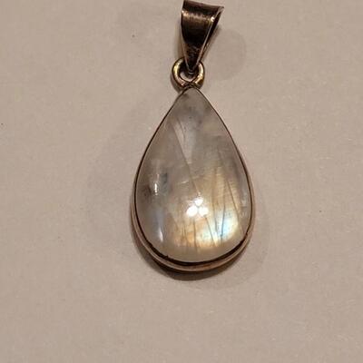 Lot 355: Moonstone Pendant 