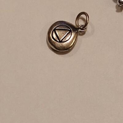 Lot 358: Pendant Lot