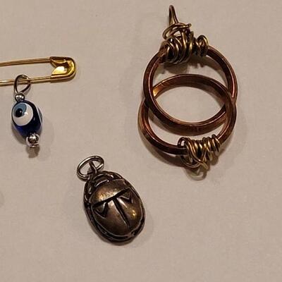 Lot 358: Pendant Lot
