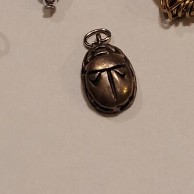 Lot 358: Pendant Lot