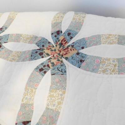 Quilted Queen Size Bed Covering 