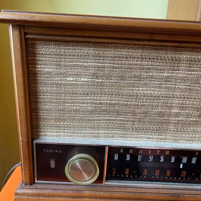 Vintage Zenith Long Distance AM/FM TUBE Radio Wooden Cabinet S-58040 K731