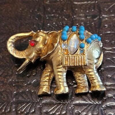 Lot 370: Elephant and Angel Heart Brooch